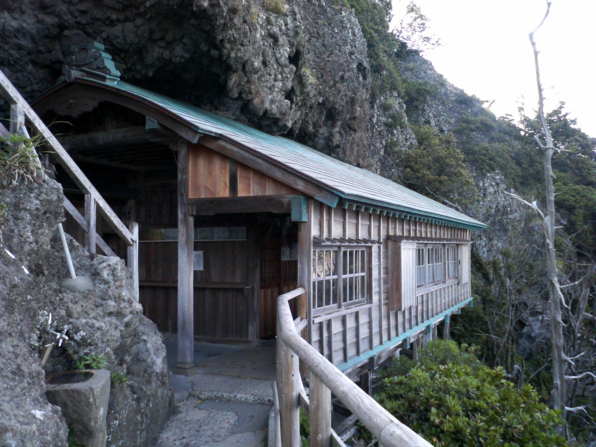 石室神社