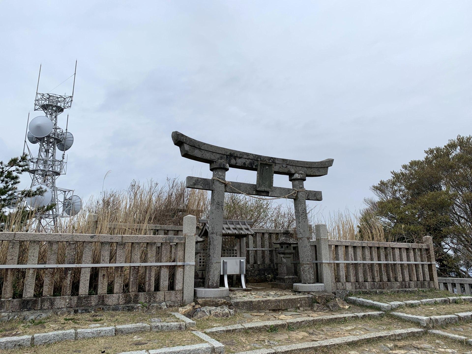彌彦神社奥宮（御神廟）