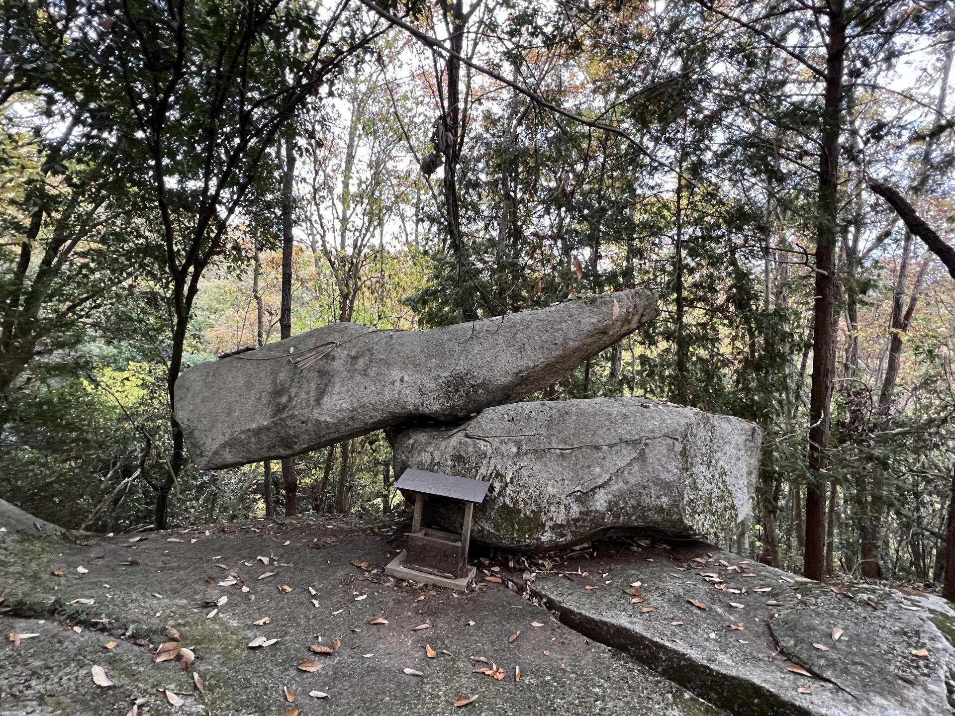 岩神神社（岩神さまのゆるぎ岩）